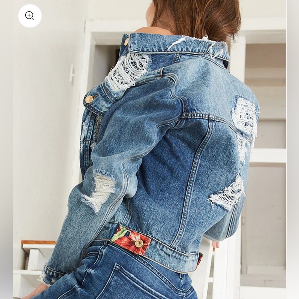 Vervet Moving Silence - Distressed Patched Classic Crop Fit Denim Jacket